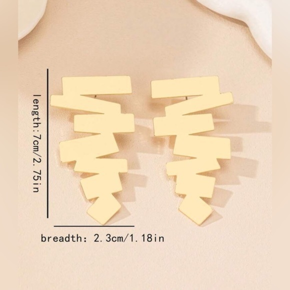 ✨NWT Asymmetrical Geometric Retro zigzag Statement reflective earrings - gold - Picture 4 of 6